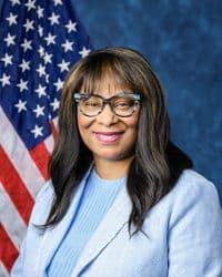 Janelle Bynum portrait
